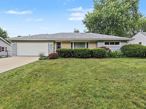 2nd image of 243 Briarhill Dr