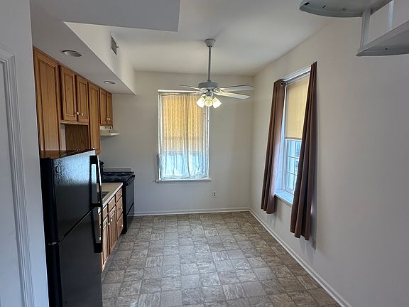 3rd image of 883 Main St APT 5