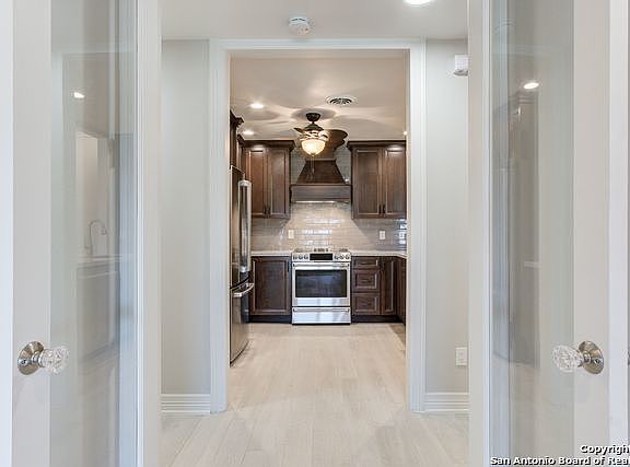 3rd image of 7709 Broadway St
