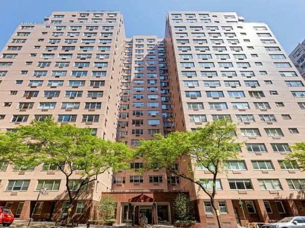 25 Sutton Place South 16C image 11 of 12