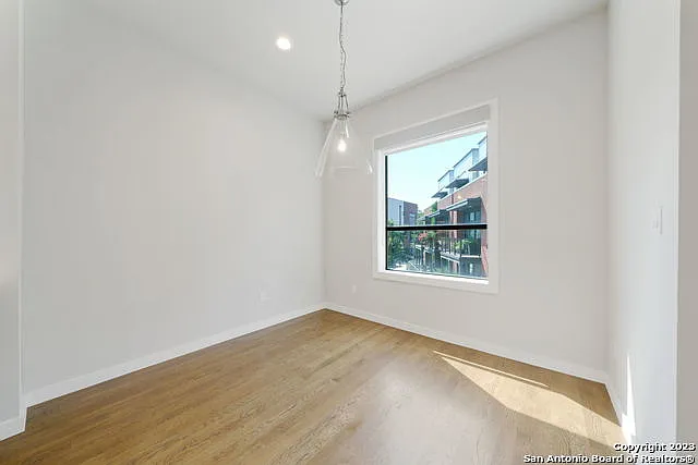 1136 E Euclid Ave — Photo 11