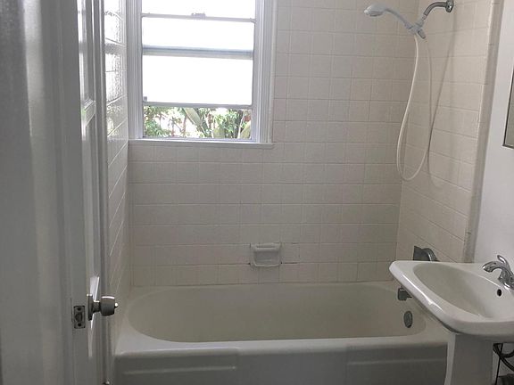 4th image of 623 E Providencia Ave APT B