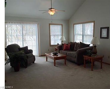 4th image of 10 Colony Dr #1