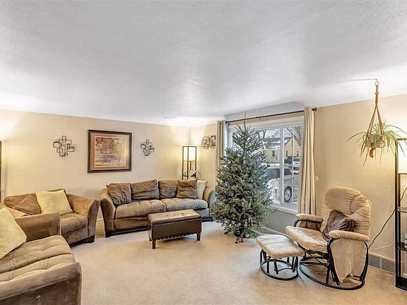 2nd image of 1124 Redwood Dr