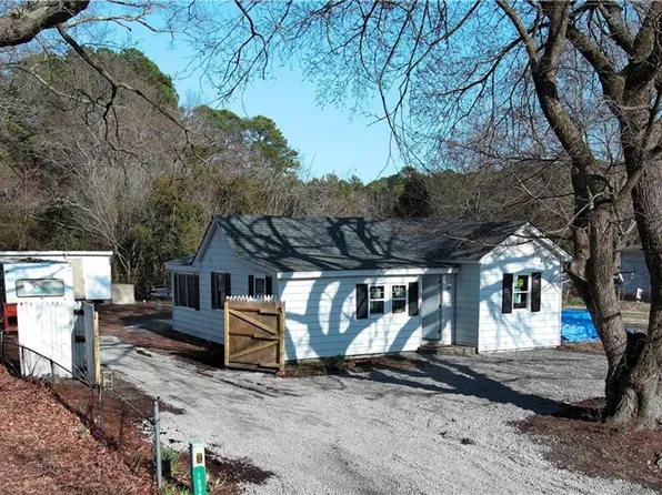 1993 Mark Pine Rd, Hayes, VA 23072