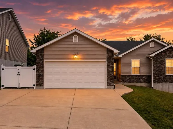 1387 Durham Dr, Herculaneum, MO 63048