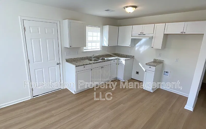 4 bed, 2.0 bath, 1268 sqft, $1,395 — Photo 3