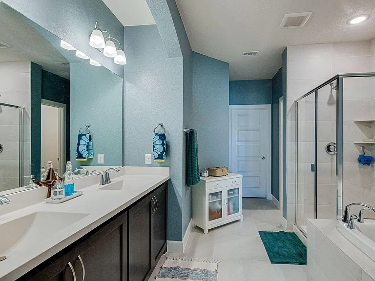 576 Courtyard Ln — Photo 13