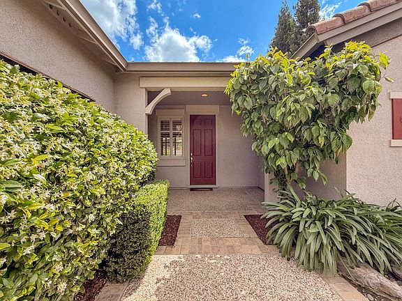 2nd image of 885 Bridalveil Ln
