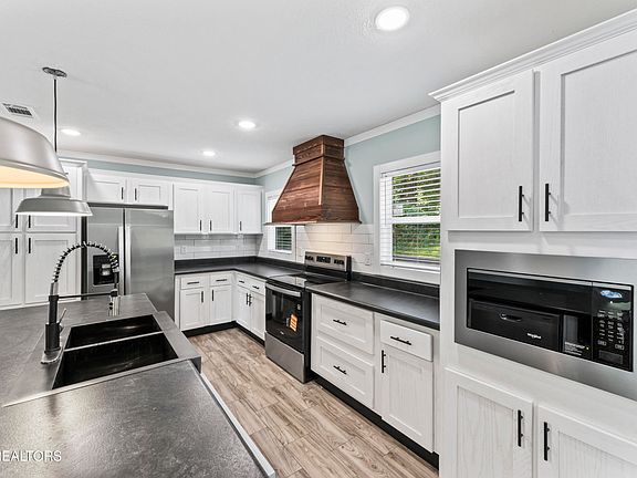 4th image of 2839 Wayland Rd