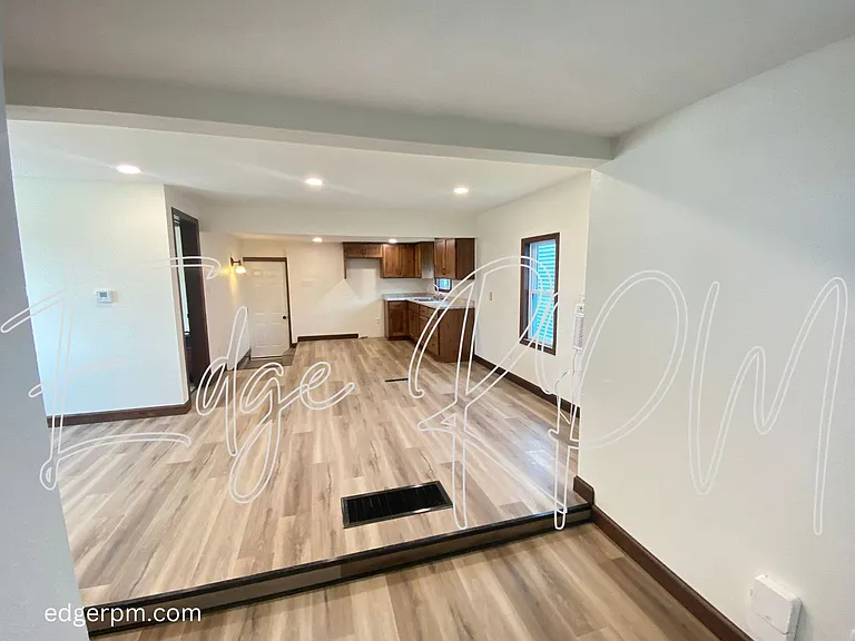 1028 Ansborough Ave — Photo 5