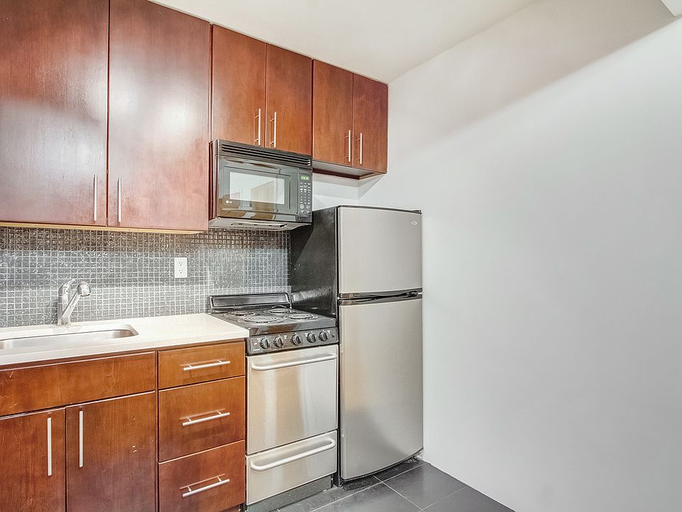 1st image of 1015 6th Ave #4S
