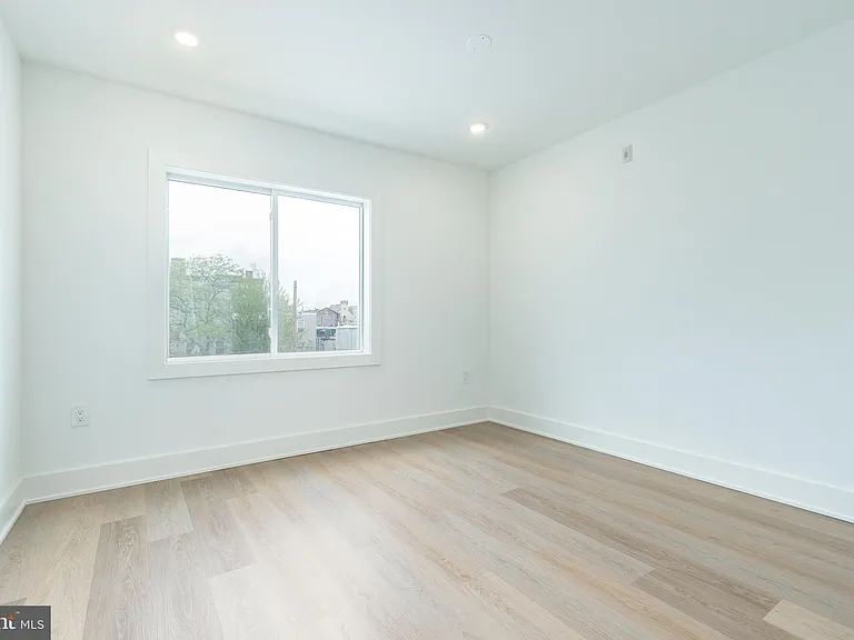 2252 N Front St #2 — Photo 2