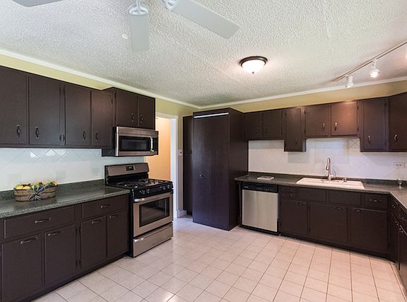 3rd image of 856 Bryn Mawr Ave