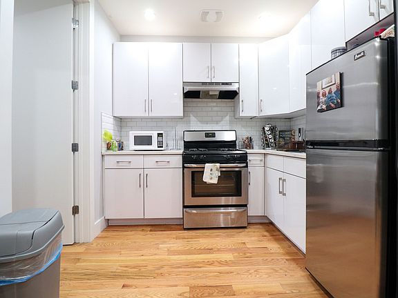 4th image of 584 Bainbridge St #2F