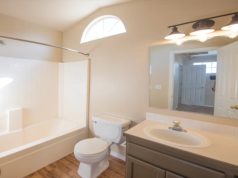 2866 E Eastgate Dr — Photo 10