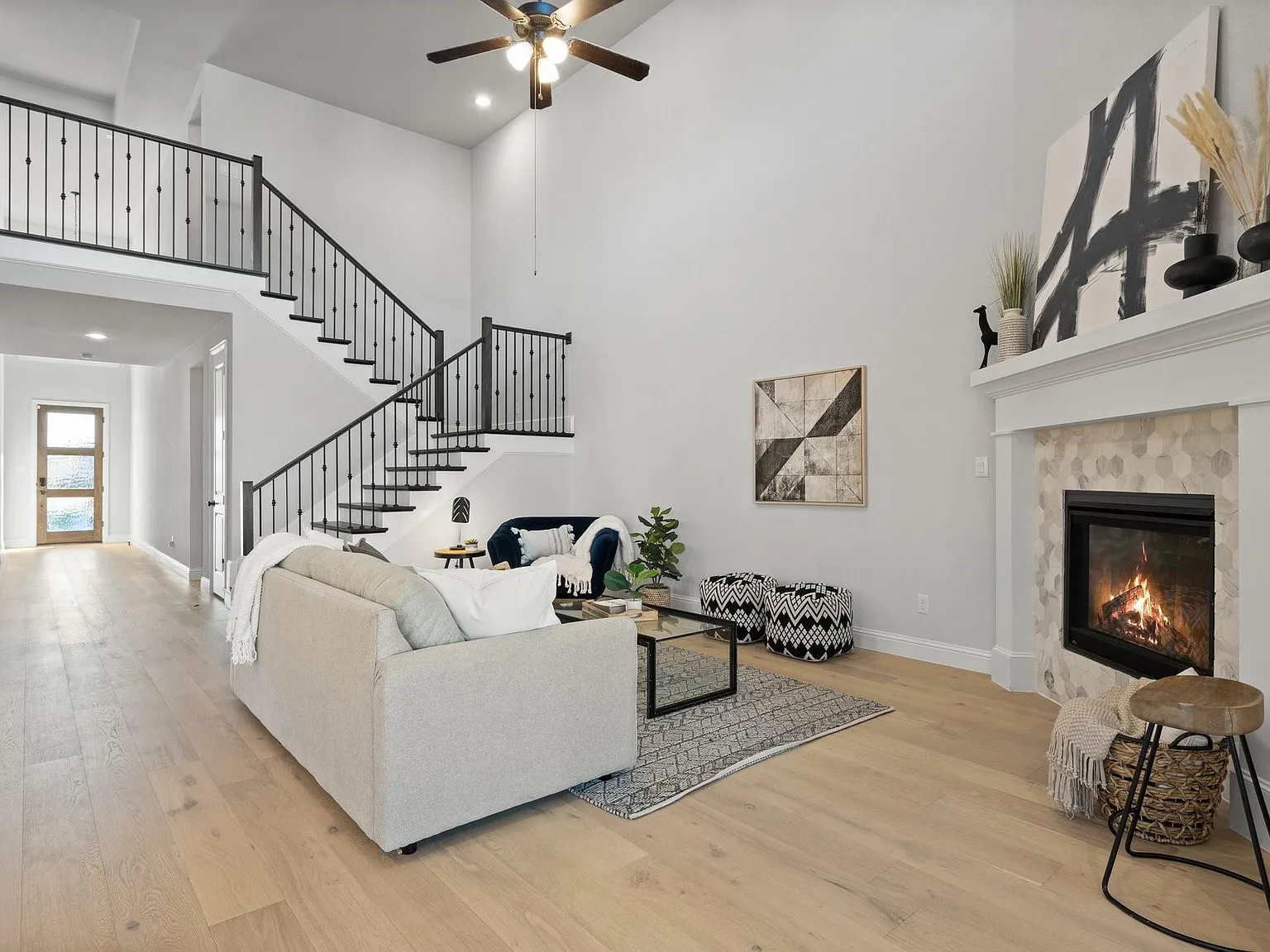 5 bed, 3413 sqft, $4,350 — Photo 4