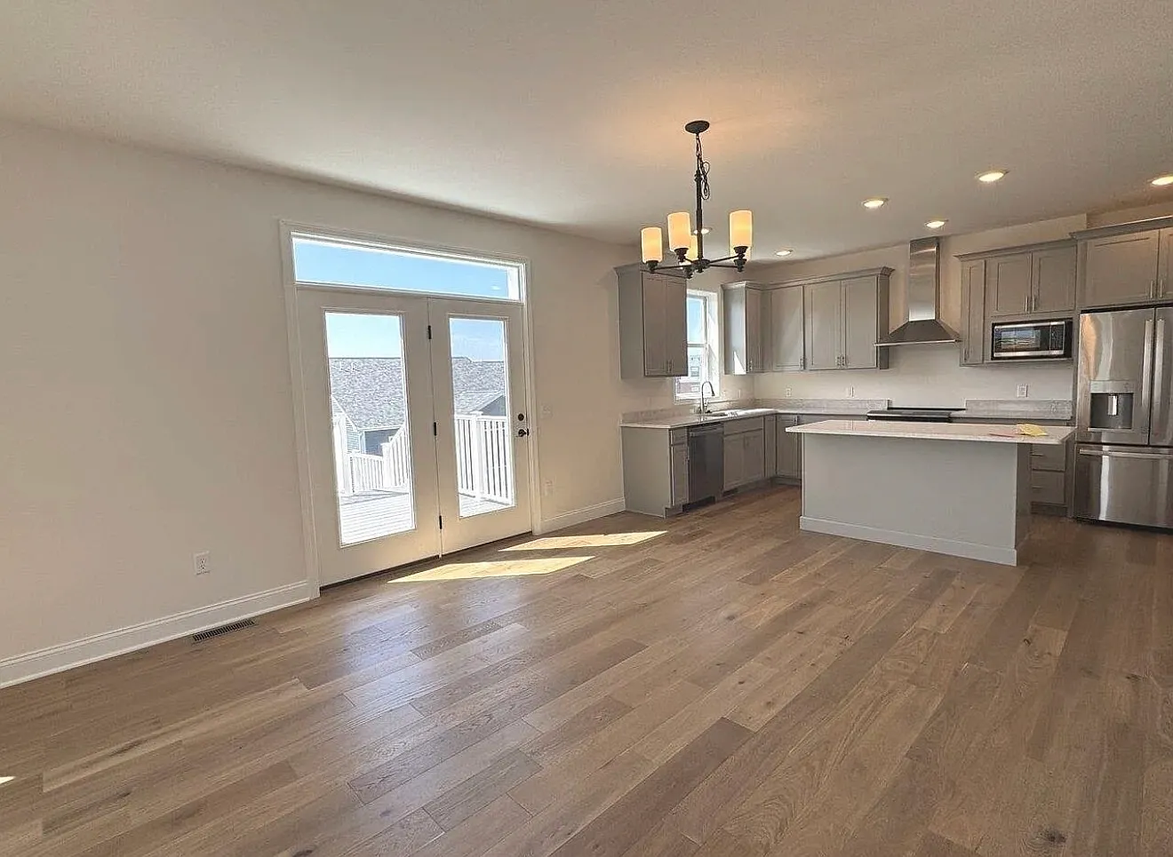 5 bed, 2968 sqft, $5,200 — Photo 2