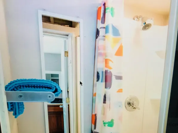 1924 SE Harney St #2, Portland, OR 97202