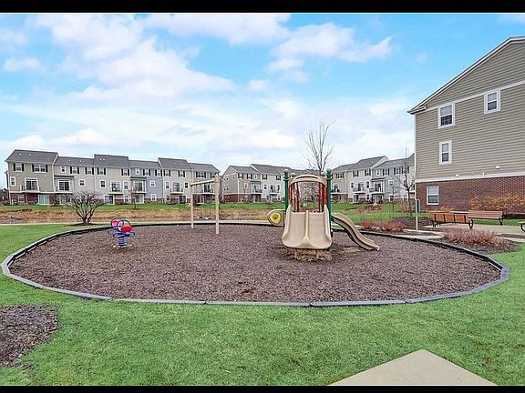 3rd image of 15 Margaret Dr