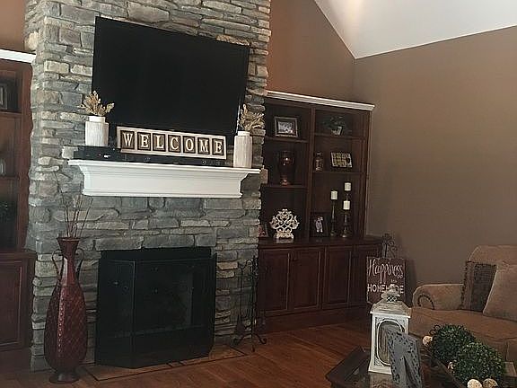 4th image of 1331 Beaumont Dr