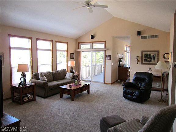 3rd image of 12887 Blueberry Ln