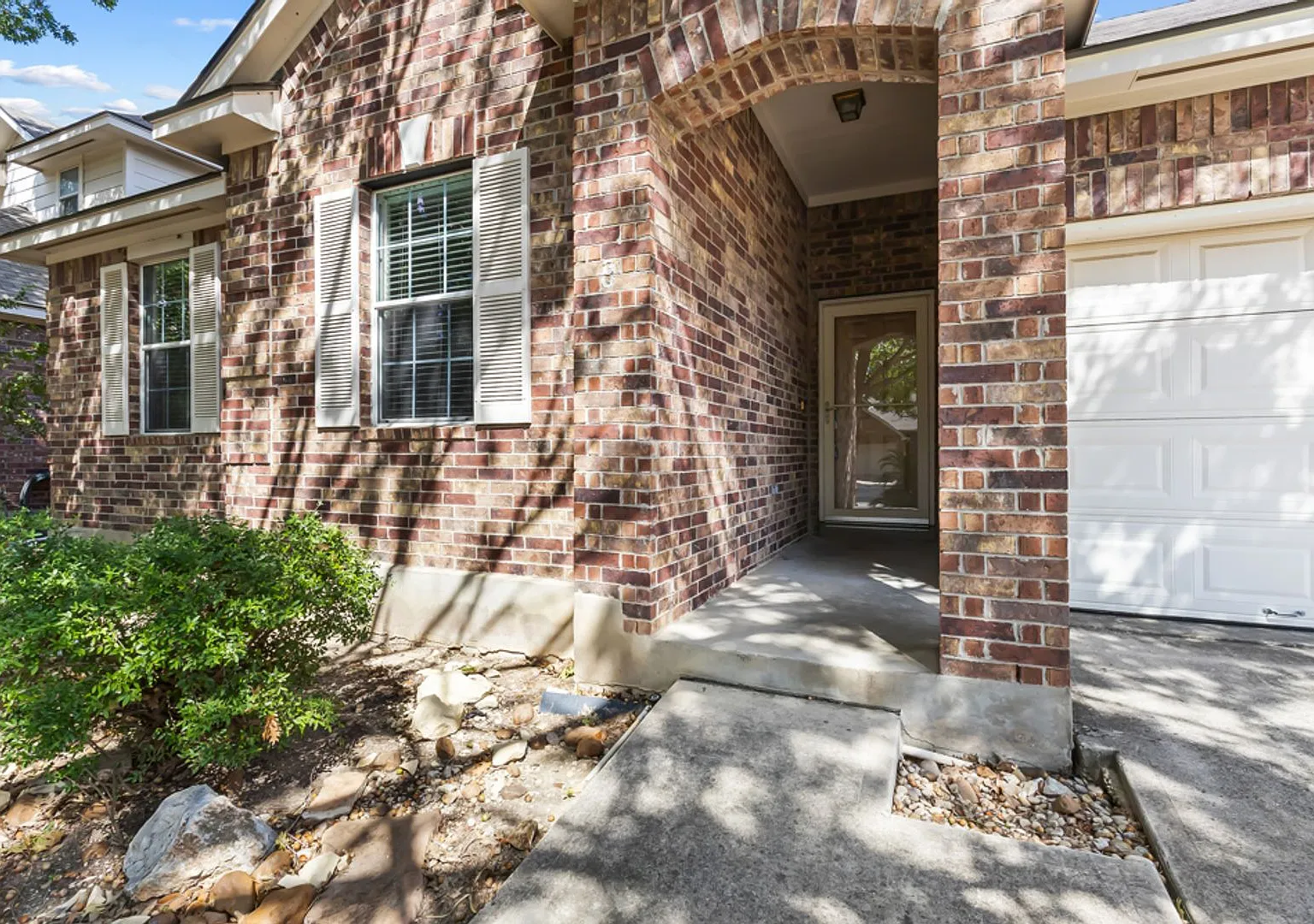 Beautiful 4-Bedroom Home Near Randolph AFB — Photo 3