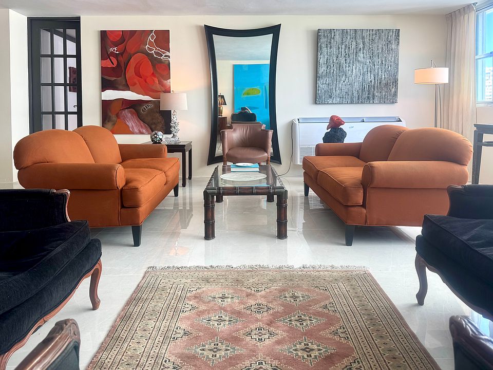 Spacious seating area. Great for entertaining