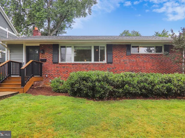 4502 Westbrook Ln, Kensington, MD 20895