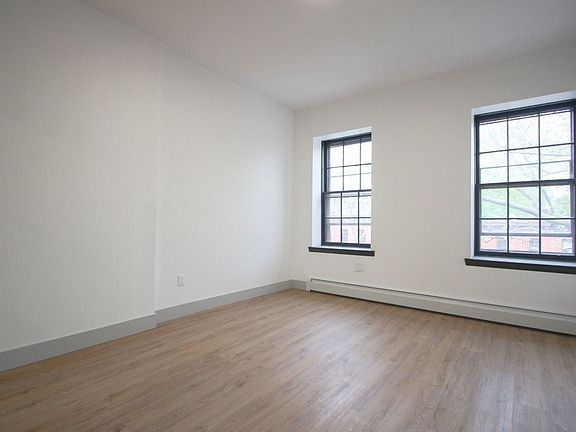 4th image of 399 Clermont Ave #A4