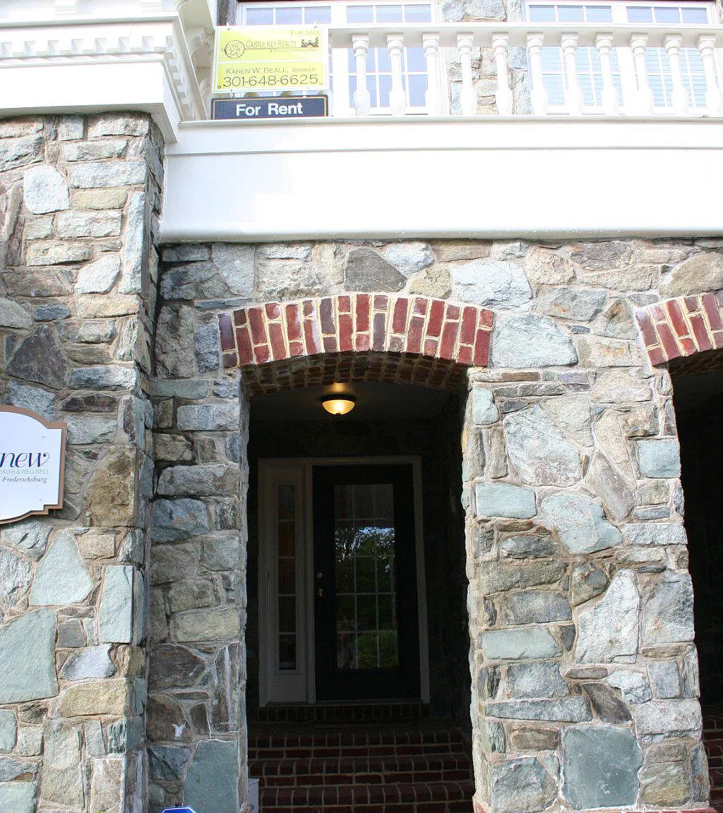 3 bed, 2.5 bath, 2340 sqft, $2,650 — Photo 2