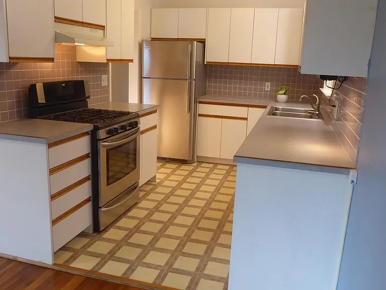 412 W Myrtlewood Ct — Photo 4