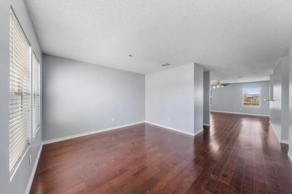4 bed, 2.5 bath, 2603 sqft, $2,600 — Photo 3