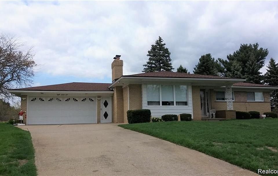 1st image of 831 Sunnybeach Blvd