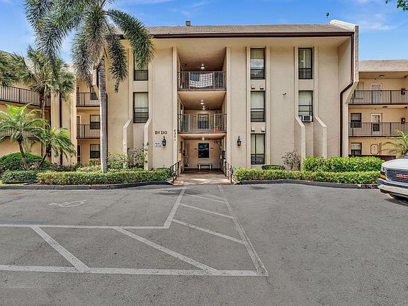 3rd image of 6351 N University Drive #324