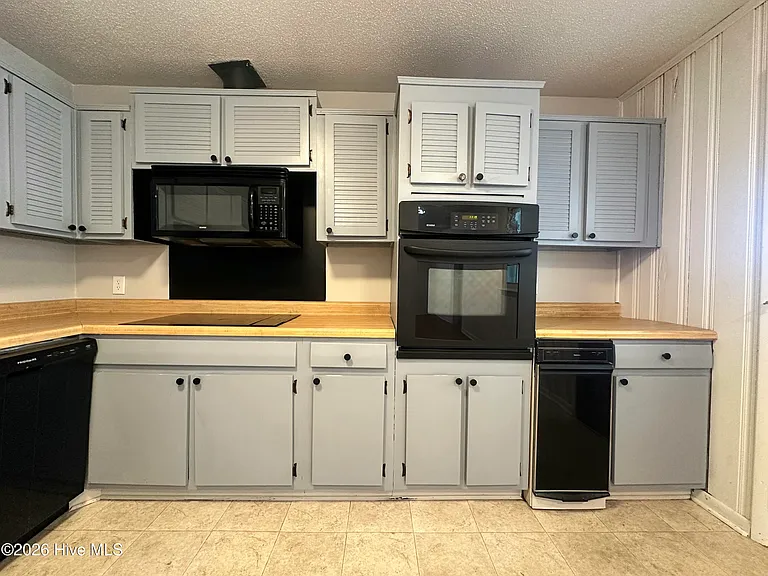 1030 Daniel Dr — Photo 6