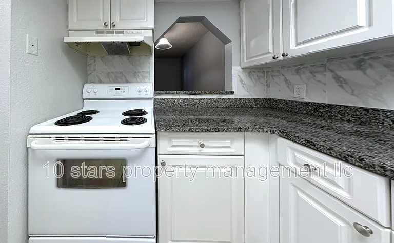 4725 39th Ave N #104 — Photo 7