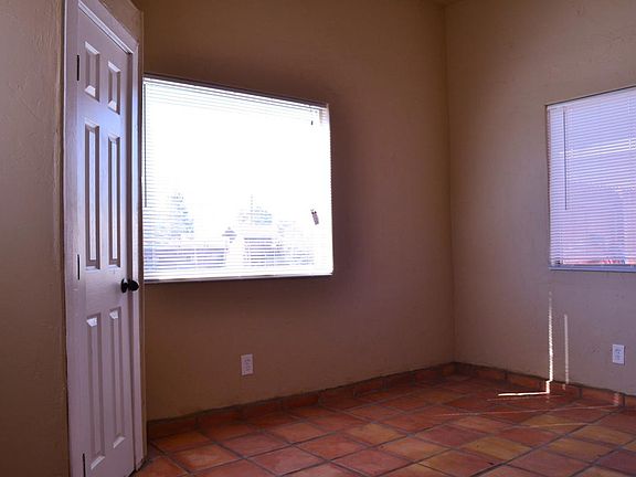 4th image of 3295 Tigua Dr #B