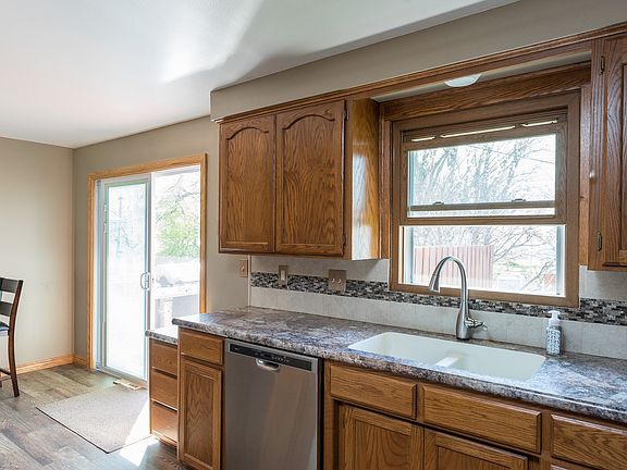 4th image of 1100 E Mennen Ct