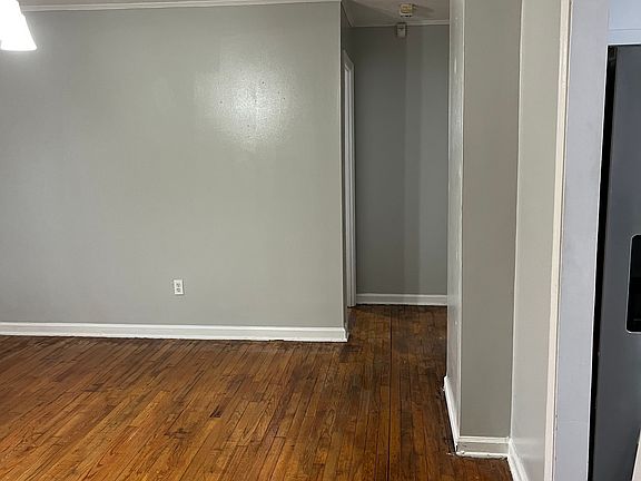 5th image of 1800 Moore Dr