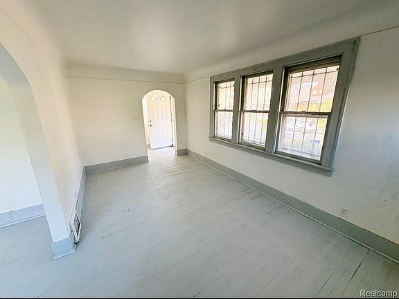 3rd image of 17390 Waltham St