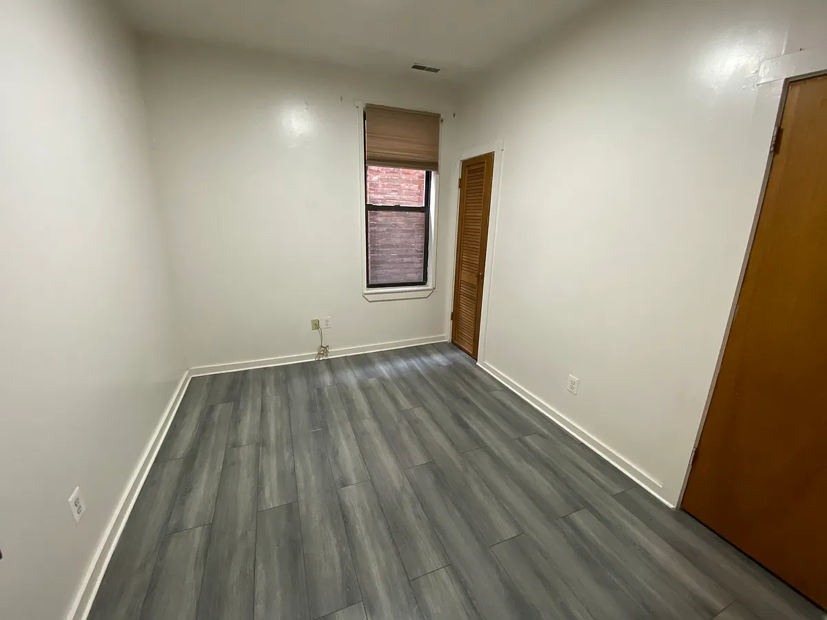 Building Photo - 2 Hine Pl #3B