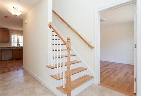 4th image of 15 Delray Dr