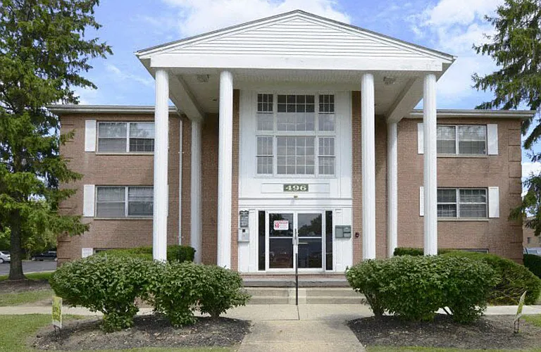 Alexander Hamilton Plaza Apartments — Photo 1