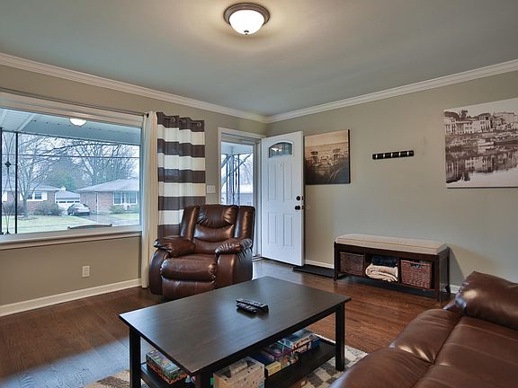 3rd image of 2905 Pomeroy Dr