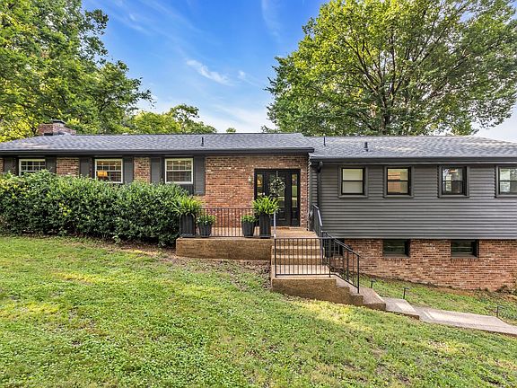 5th image of 826 Evansdale Dr