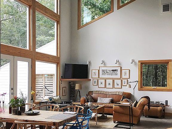 Living/dining area