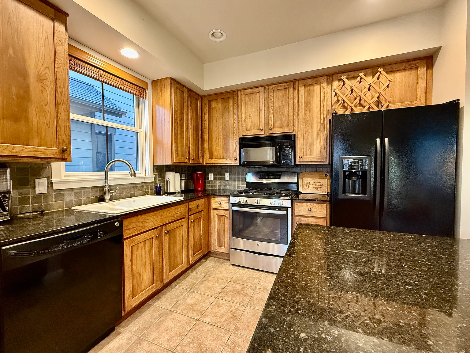 1 bed, 1.5 bath, 990 sqft, $2,500 — Photo 3