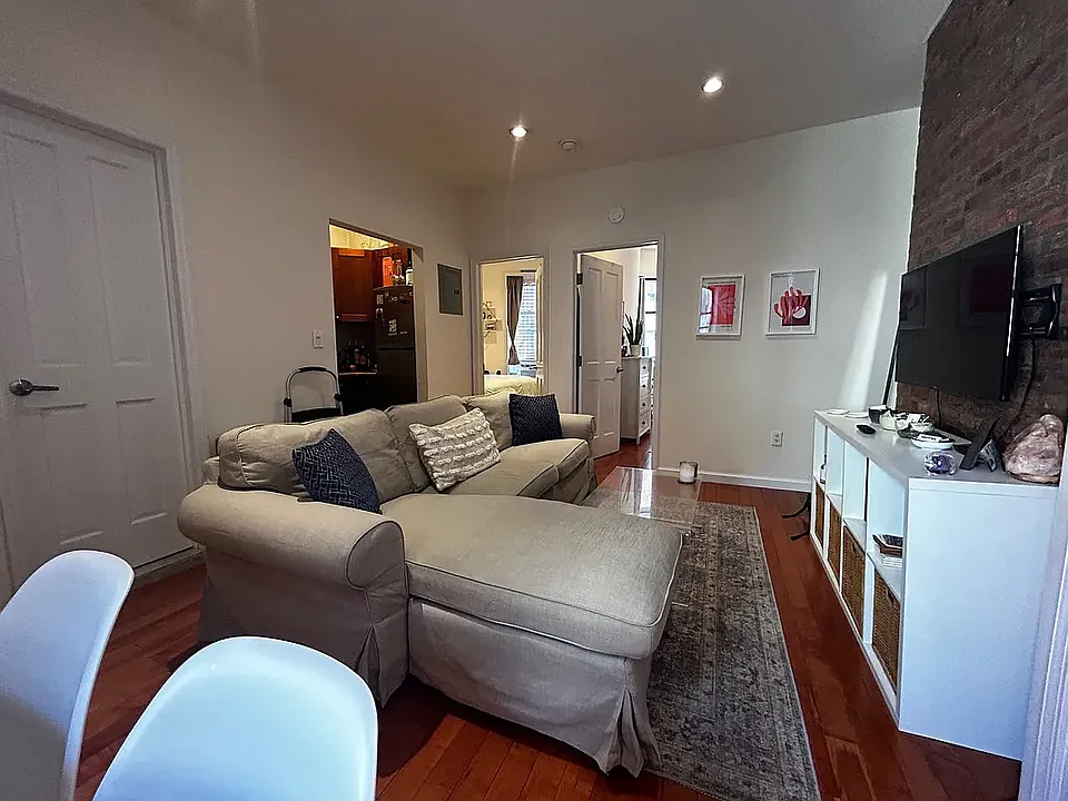 110 Saint Marks Pl #15
