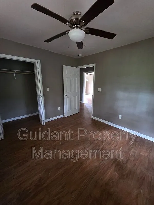 2 bed, 1.0 bath, $995 — Photo 3